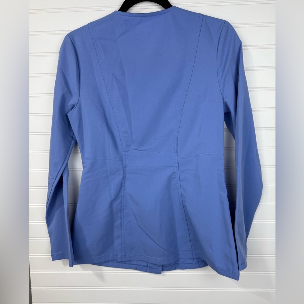 Dickies women’s baby blue long sleeve snap front scrub top. Size XS. - Picture 2 of 6